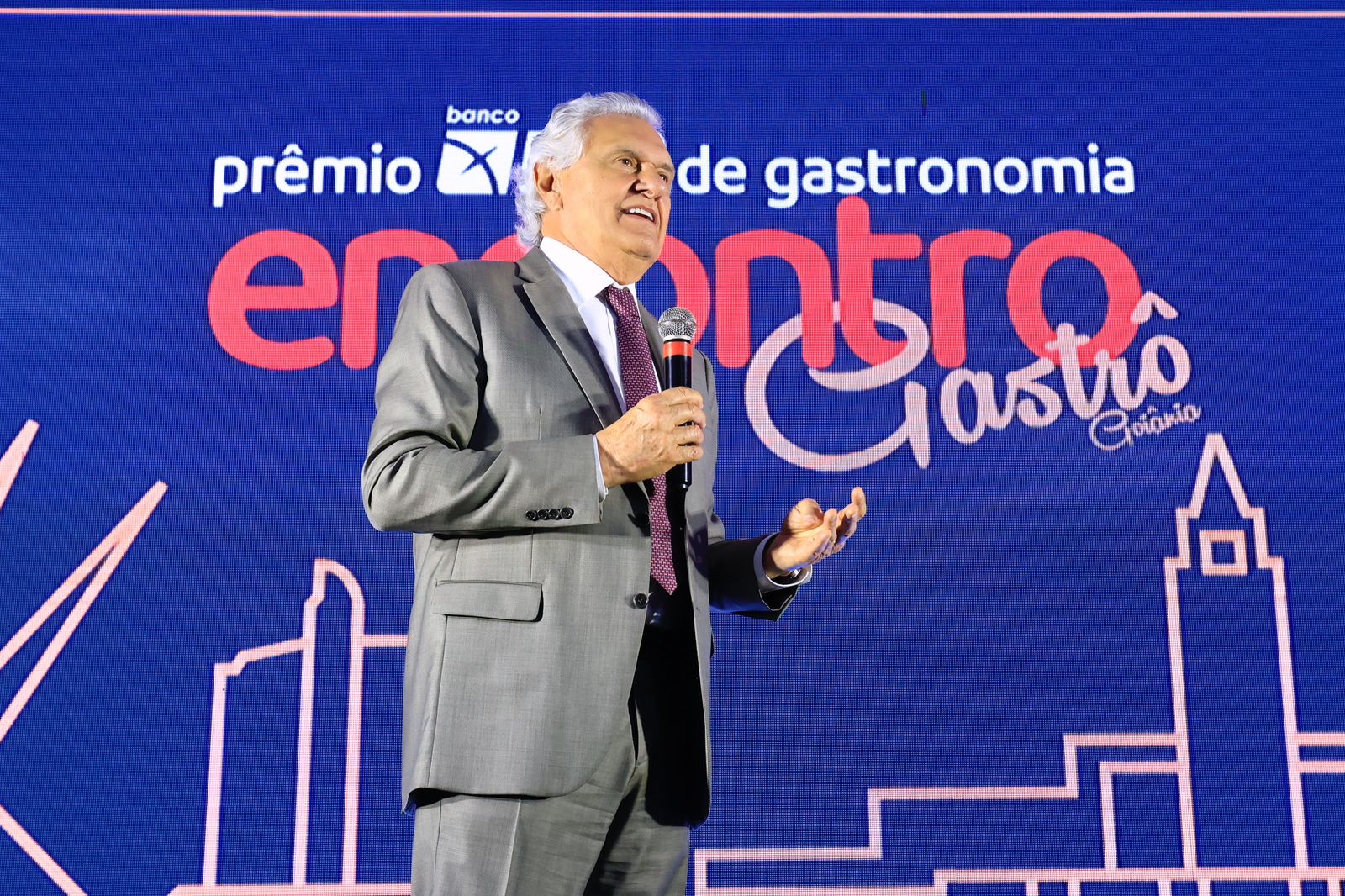 Caiado destaca impacto econômico da gastronomia na entrega de premiação