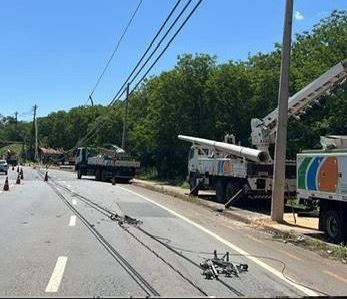 Imprudência no trânsito derruba 100 postes e deixa mais de 27 mil pessoas sem energia no DF