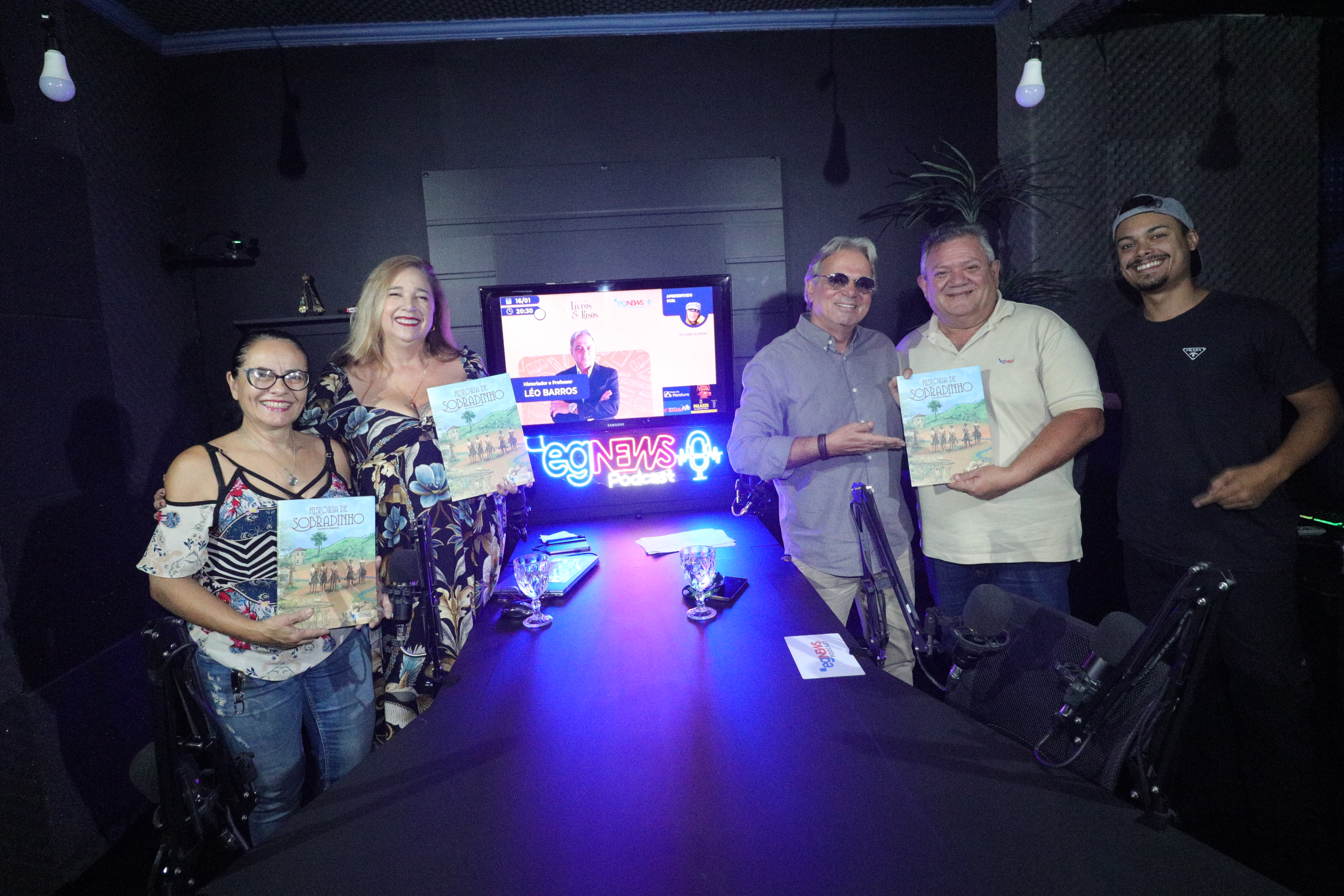 Léo Barros apresenta o Livro "História de Sobradinho", editado através de emenda do Deputado Ricardo Vale