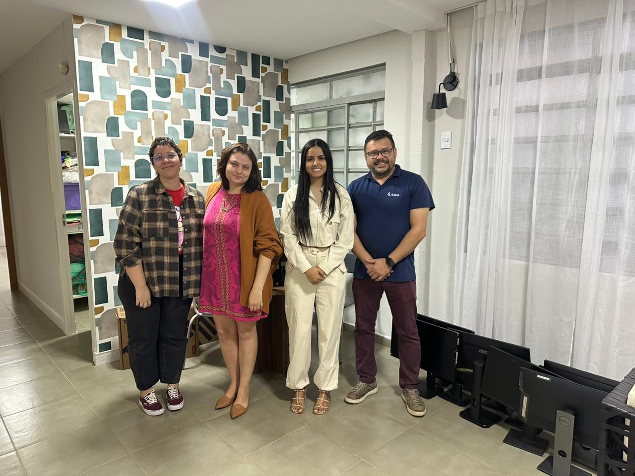 Adasa doa equipamentos de informática a escolas públicas do DF