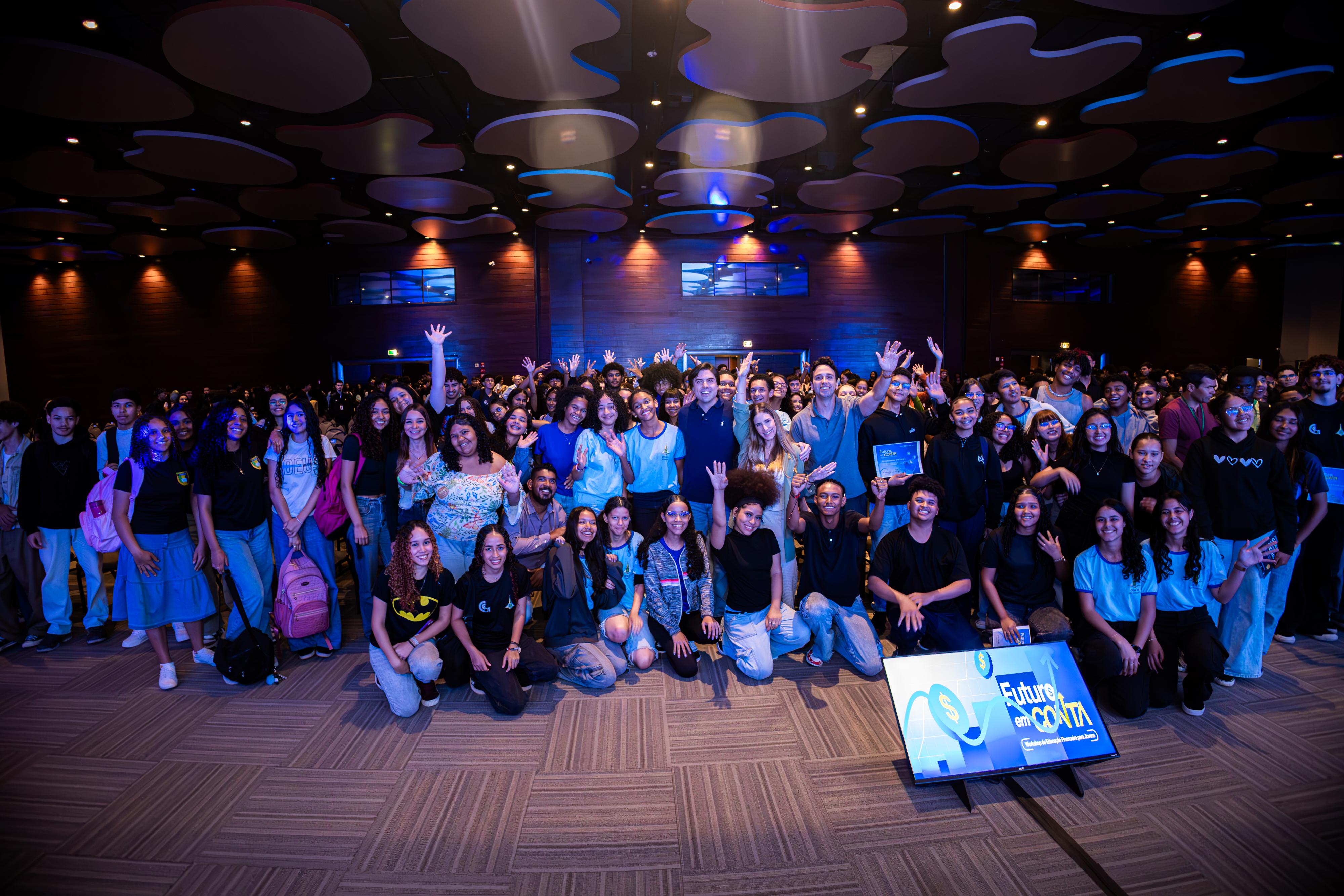 Evento da Secretaria da Juventude reúne mais de mil estudantes da rede pública e ensina planejamento financeiro.