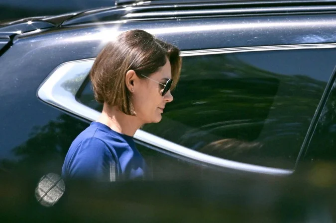 Flavio me "humilhou" e "desrespeitou", diz Michelle Bolsonaro