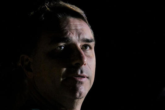 Flávio Bolsonaro estaria apavorado com outro vídeo que provocou crise no seu casamento
