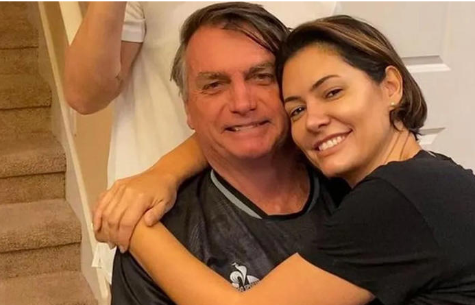 Após racha com Flávio, Bolsonaro apoia candidatura de Michelle