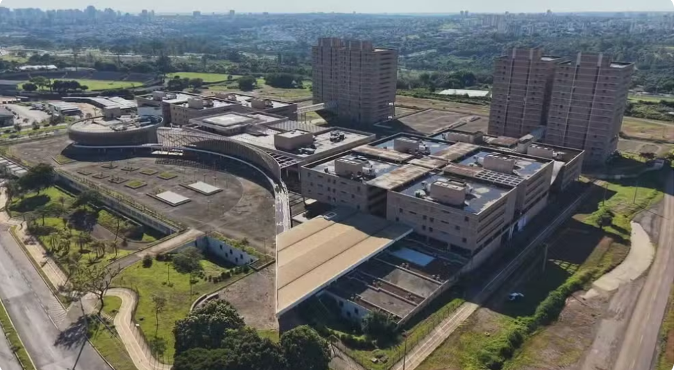 Empresas que construíram o Centrad cobram do GDF na Justiça dívida de bilhões.