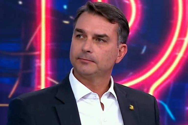 Merval revela novo escândalo de Flávio Bolsonaro que inviabilizará campanha nos próximos dias: "Ele está muito envolvido"
